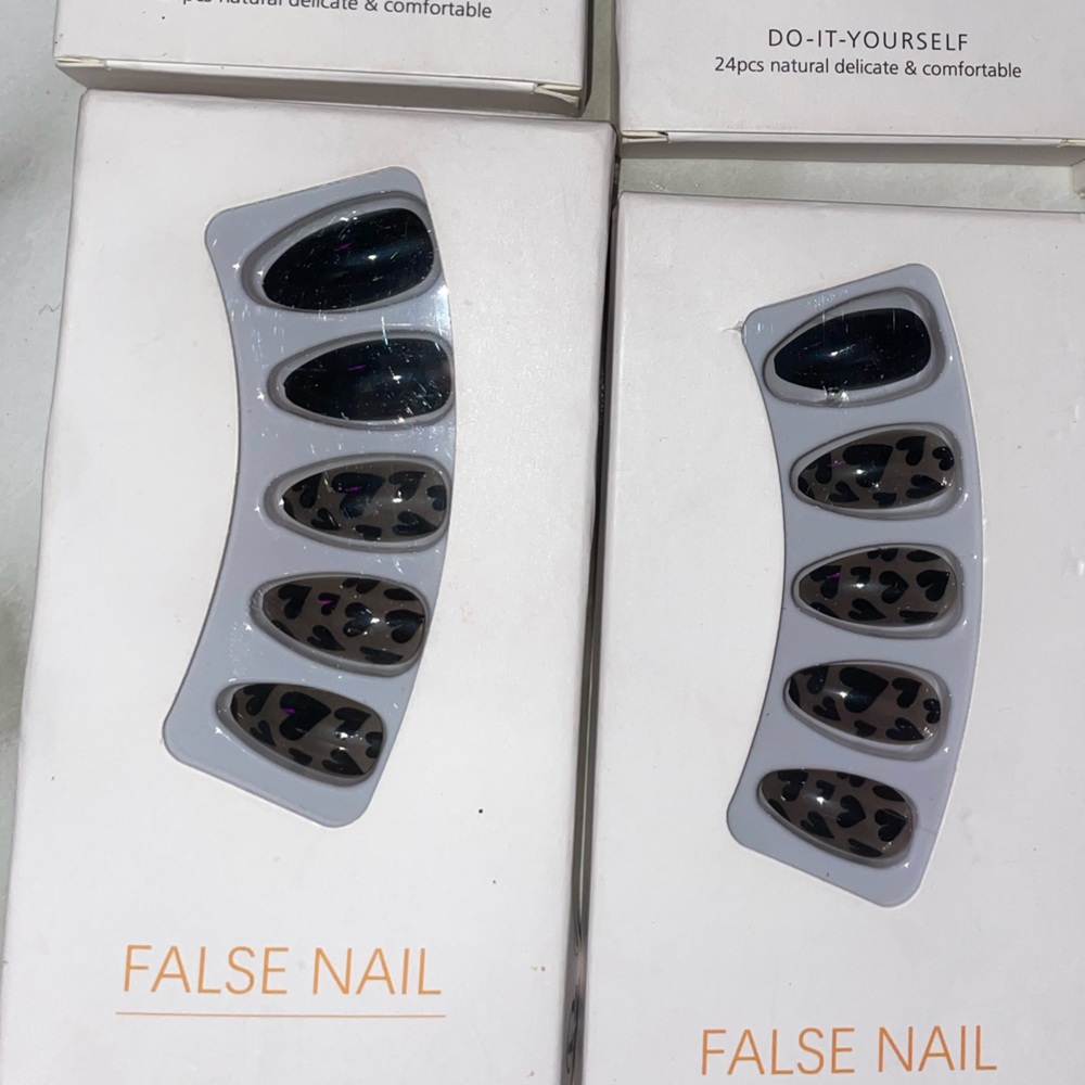 NWT PRESS ON NAILS ALL 7 - Picture 2 of 2